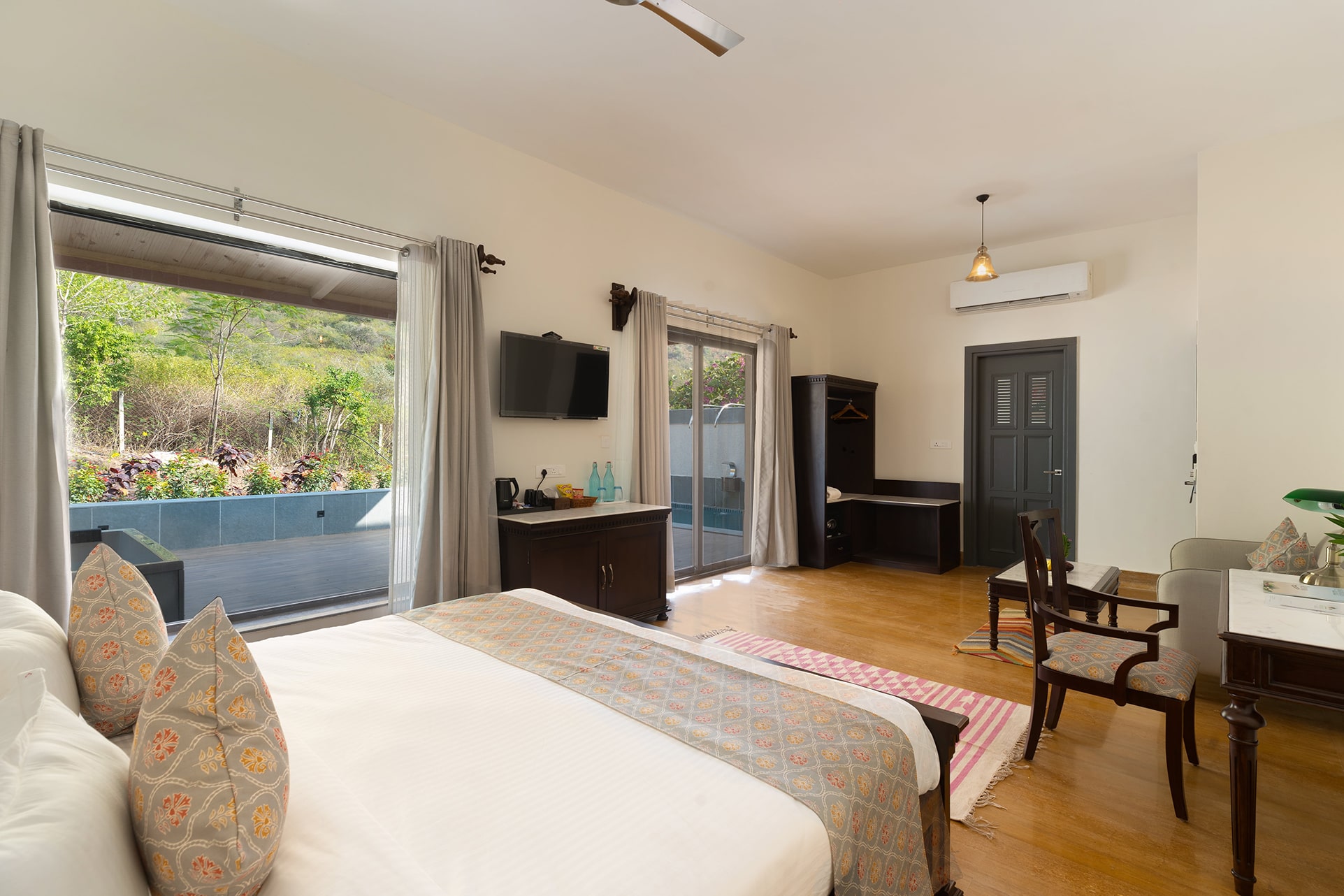 Hill View Anandam Luxury Pool Villa with Jaccuzi