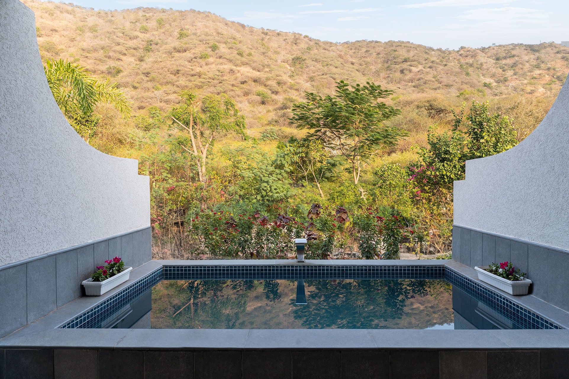 Hill View Luxury Suite With Private Pool And Balcony