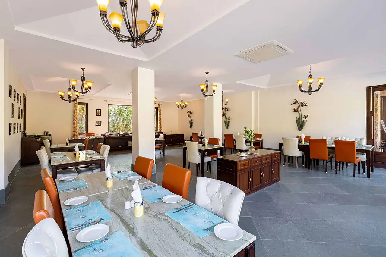 4 star hotels in Udaipur with multicuisine food