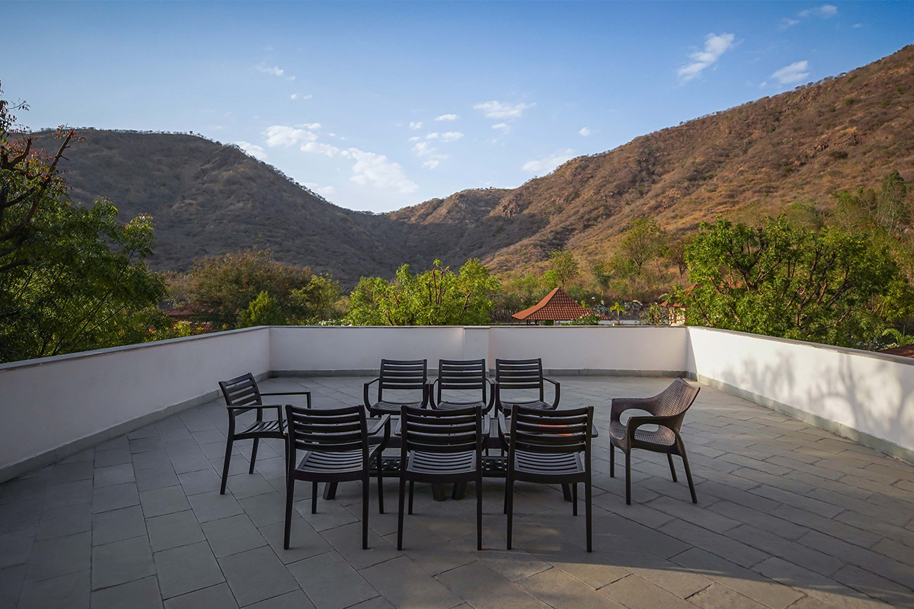 standard room with common space